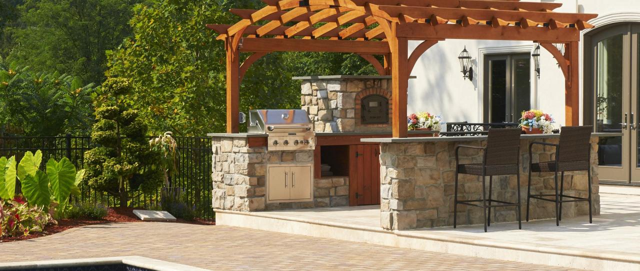 Custom Vinyl & Wood Pergolas