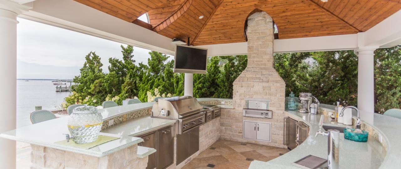 Custom Outdoor Kitchens